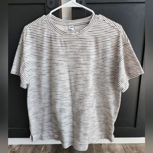 Old Navy black and white striped tee sz medium